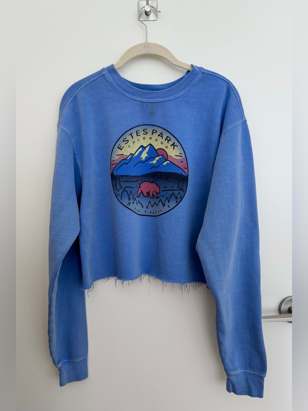 Estes Park Colorado Cropped Crewneck Sweatshirt